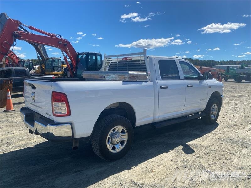 RAM 2500 4x4 Crew Cab Pickup Drugi