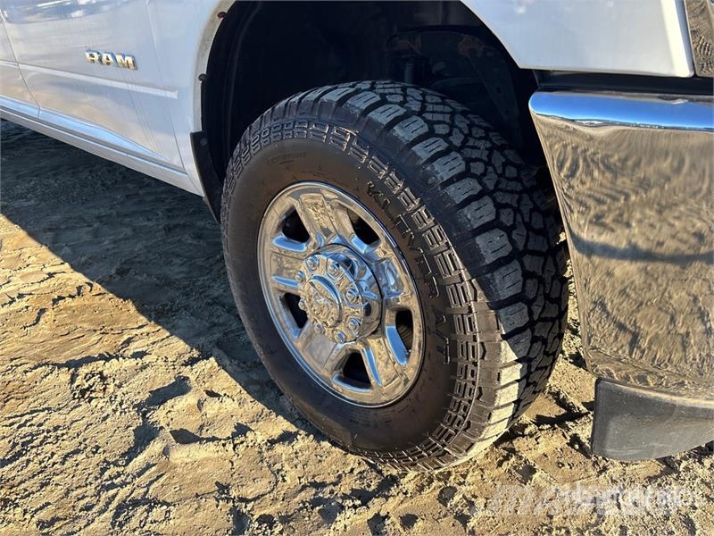 RAM 2500 4x4 Crew Cab Pickup Ostalo