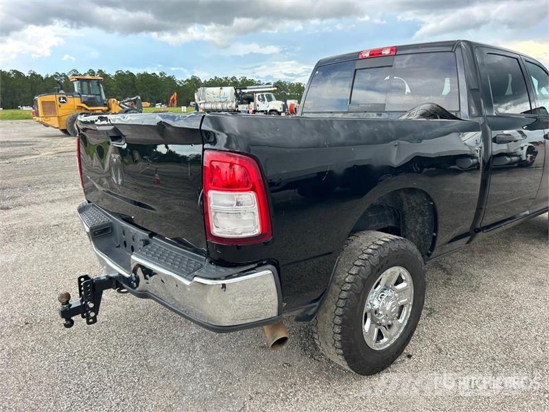 RAM 2500 4x4 Crew Cab Pickup Další