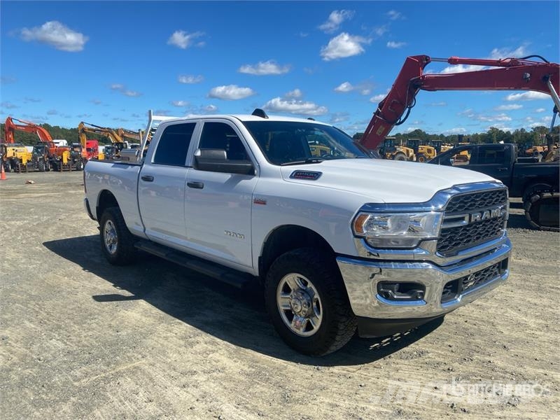 RAM 2500 4x4 Crew Cab Pickup Drugi