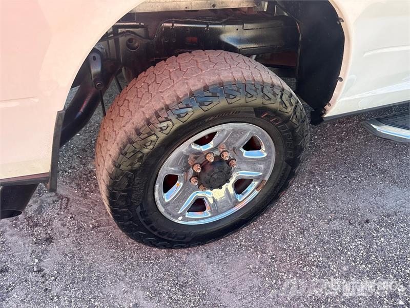 RAM 2500 4x4 Crew Cab Pickup Ostalo