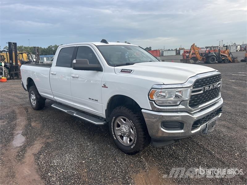 RAM 2500 Big Horn 4x4 Crew Cab Pickup Прочие фургоны