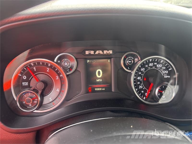 RAM 2500 Big Horn 4x4 Crew Cab Pickup Прочие фургоны