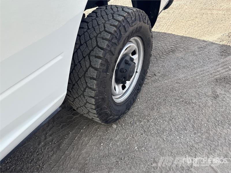 RAM 2500 Tradesman 4x4 Crew Cab Pickup Drugi