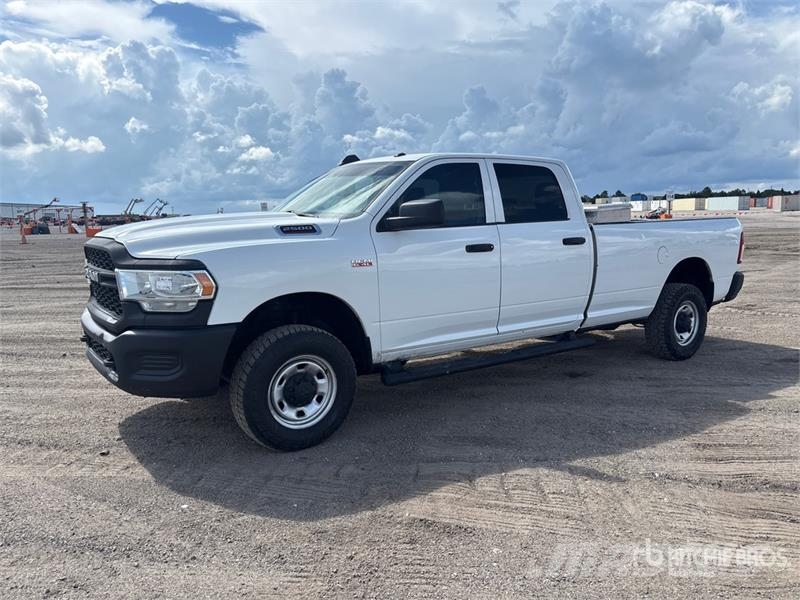RAM 2500 Tradesman 4x4 Crew Cab Pickup Drugi