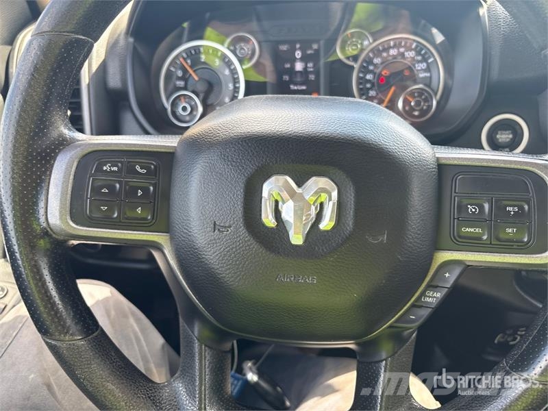 RAM 2500 Tradesman 4x4 Crew Cab Pickup Drugi