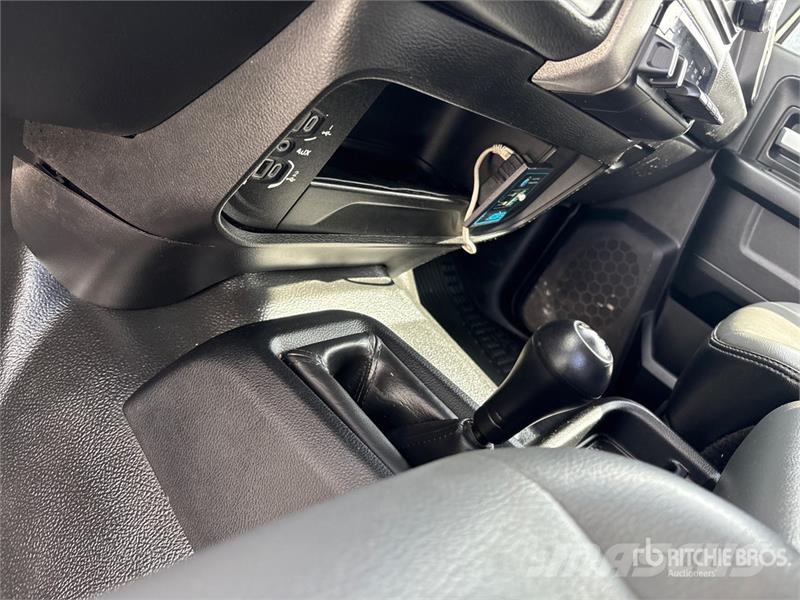 RAM 2500 Tradesman 4x4 Crew Cab Pickup Drugi