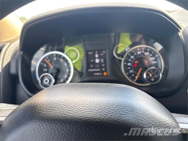 RAM 2500 Tradesman 4x4 Crew Cab Pickup Drugi