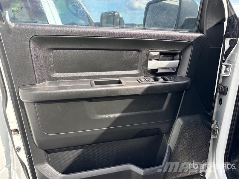 RAM 2500 Tradesman 4x4 Crew Cab Pickup Drugi
