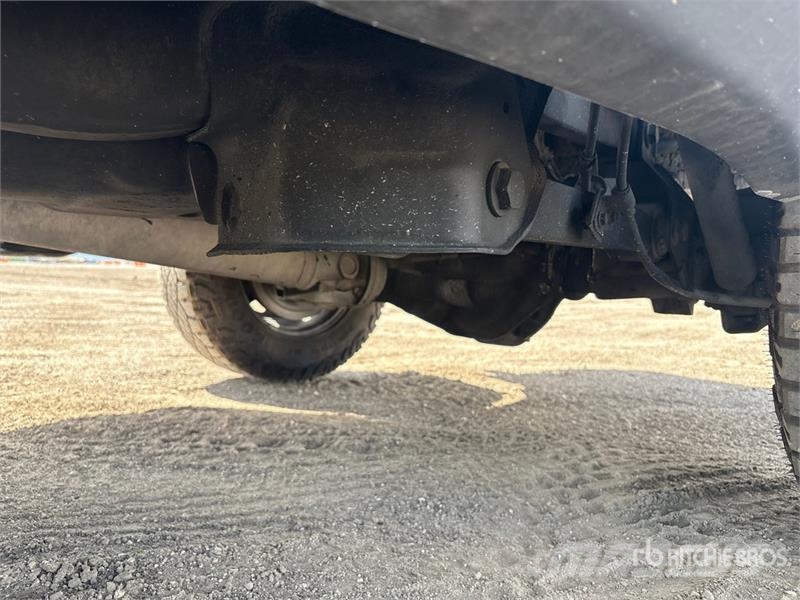 RAM 2500 Tradesman 4x4 Crew Cab Pickup Drugi