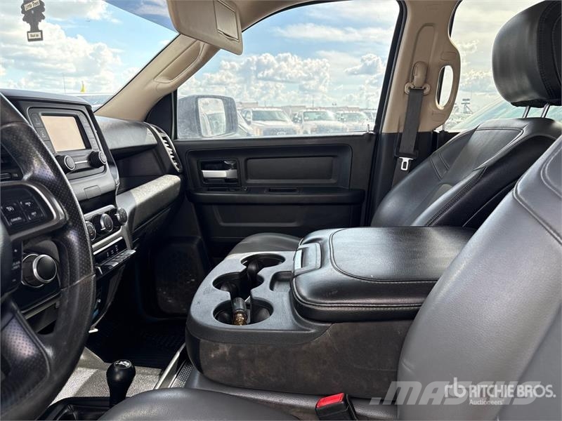 RAM 2500 Tradesman 4x4 Crew Cab Pickup Drugi