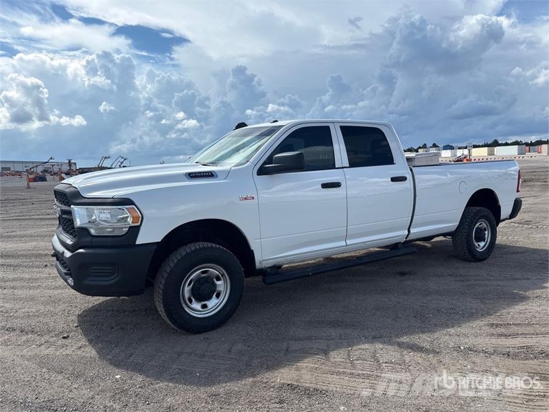 RAM 2500 Tradesman 4x4 Crew Cab Pickup Drugi
