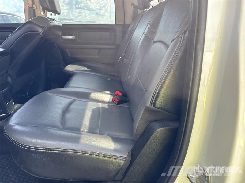 RAM 2500 Tradesman 4x4 Crew Cab Pickup Drugi