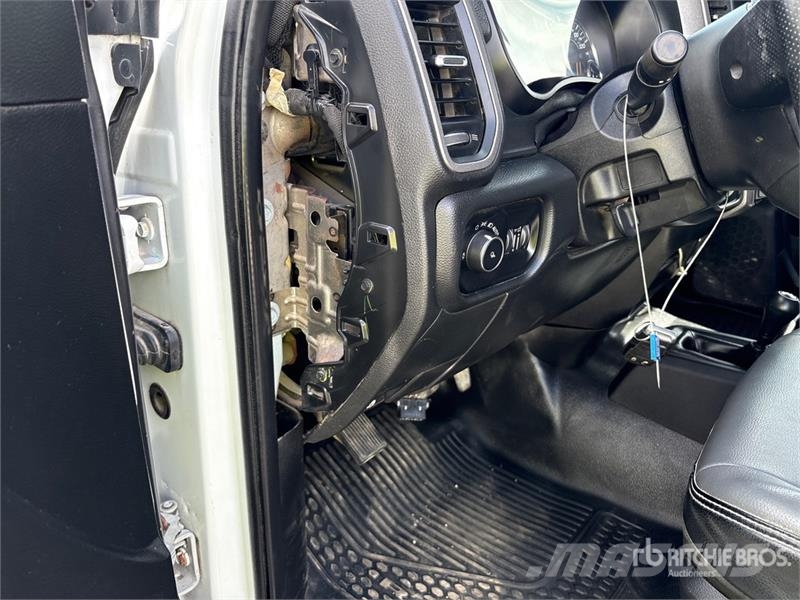 RAM 2500 Tradesman 4x4 Crew Cab Pickup Drugi