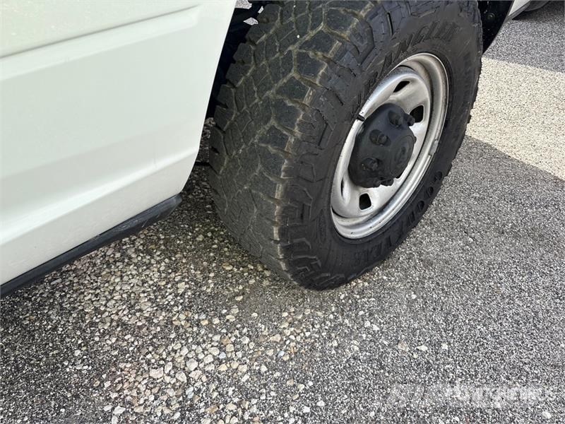RAM 2500 Tradesman 4x4 Crew Cab Pickup Drugi