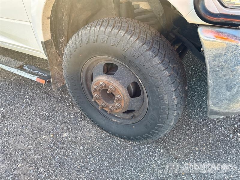 RAM 3500 Platformas/izkraušana no sāniem