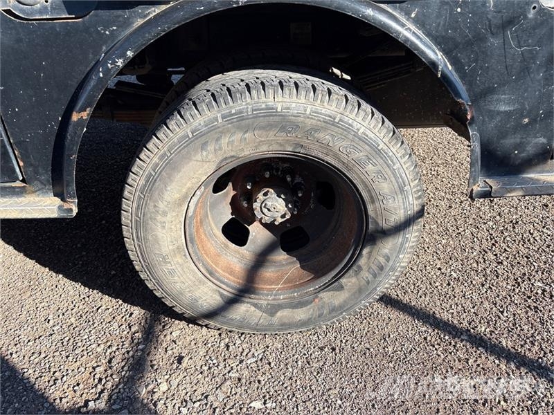 RAM 3500 Platformas/izkraušana no sāniem