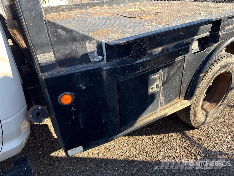 RAM 3500 Platformas/izkraušana no sāniem