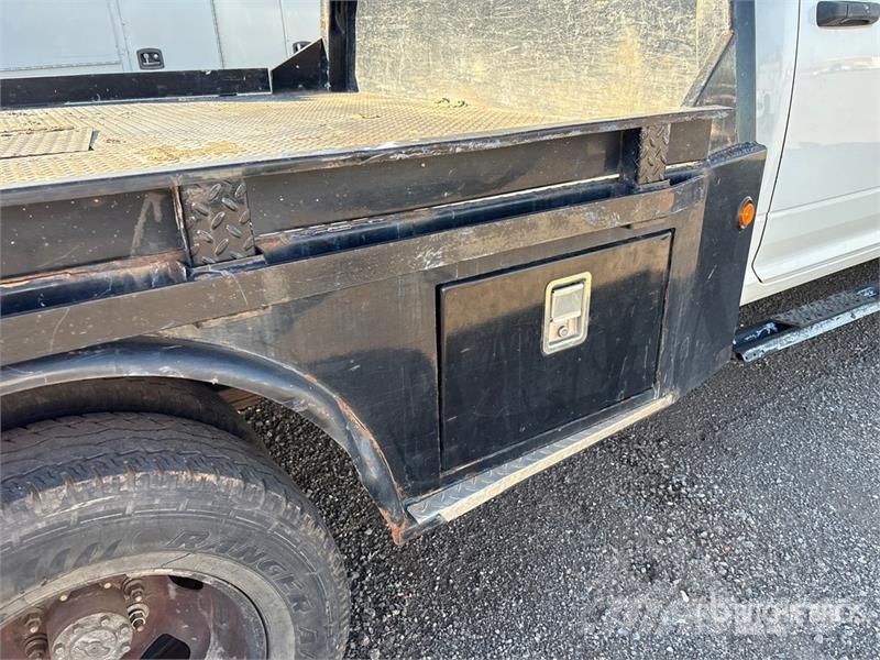 RAM 3500 Platformas/izkraušana no sāniem