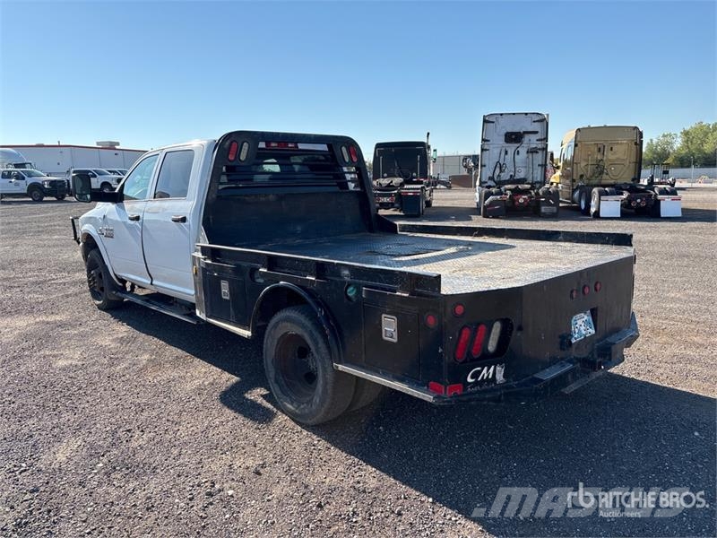 RAM 3500 Platformas/izkraušana no sāniem
