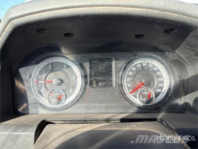 RAM 3500 Platformas/izkraušana no sāniem