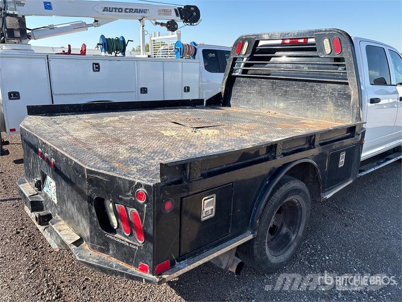 RAM 3500 Platformas/izkraušana no sāniem