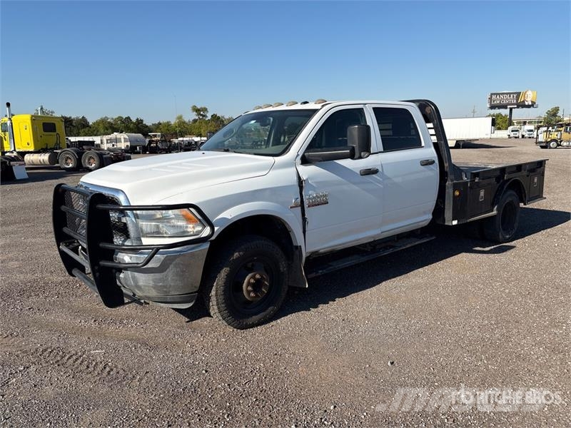 RAM 3500 Platformas/izkraušana no sāniem