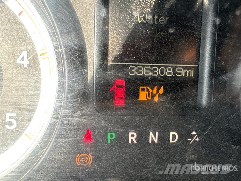 RAM 3500 Platformas/izkraušana no sāniem