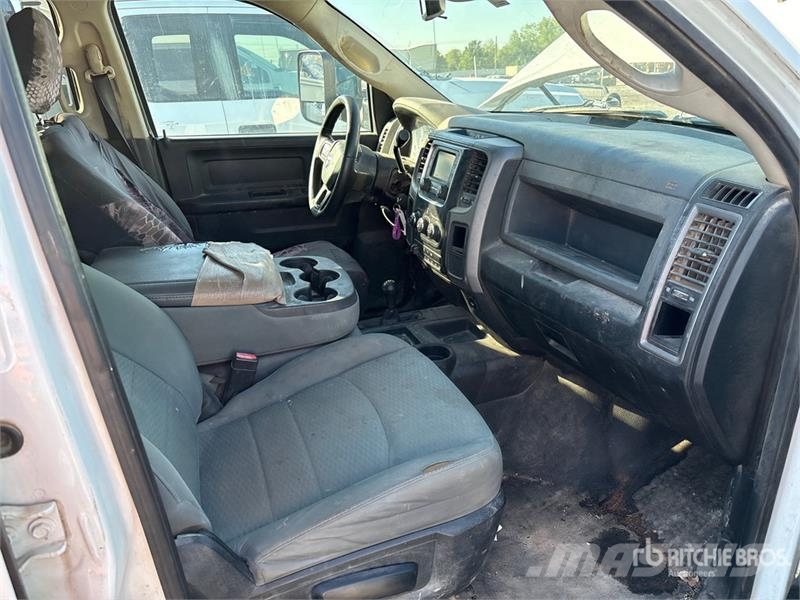 RAM 3500 Platformas/izkraušana no sāniem