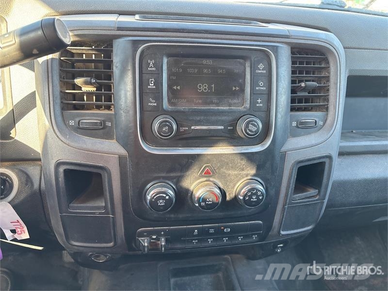 RAM 3500 Platformas/izkraušana no sāniem