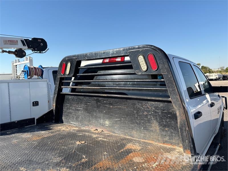 RAM 3500 Platformas/izkraušana no sāniem