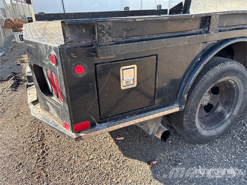 RAM 3500 Platformas/izkraušana no sāniem