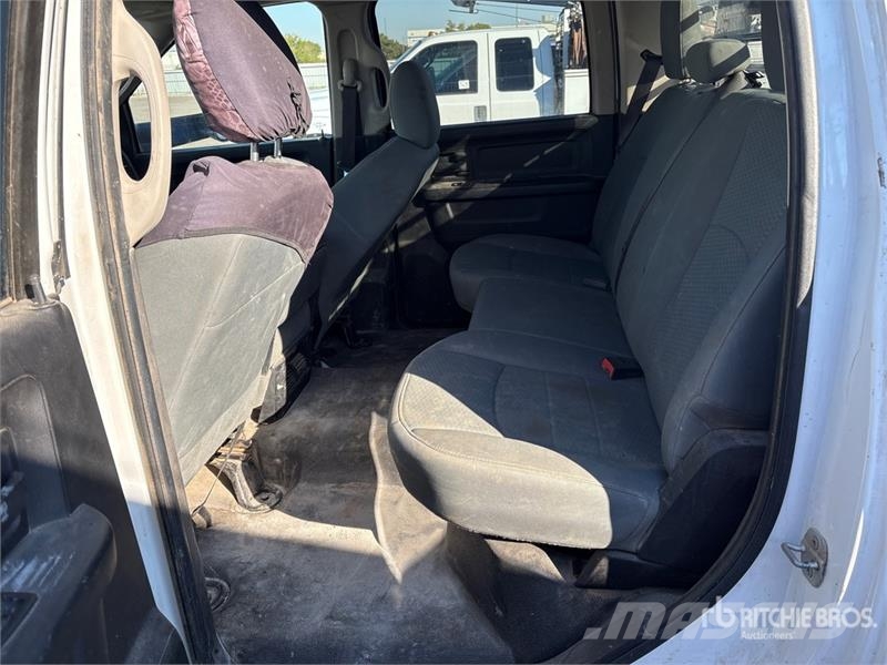 RAM 3500 Platformas/izkraušana no sāniem