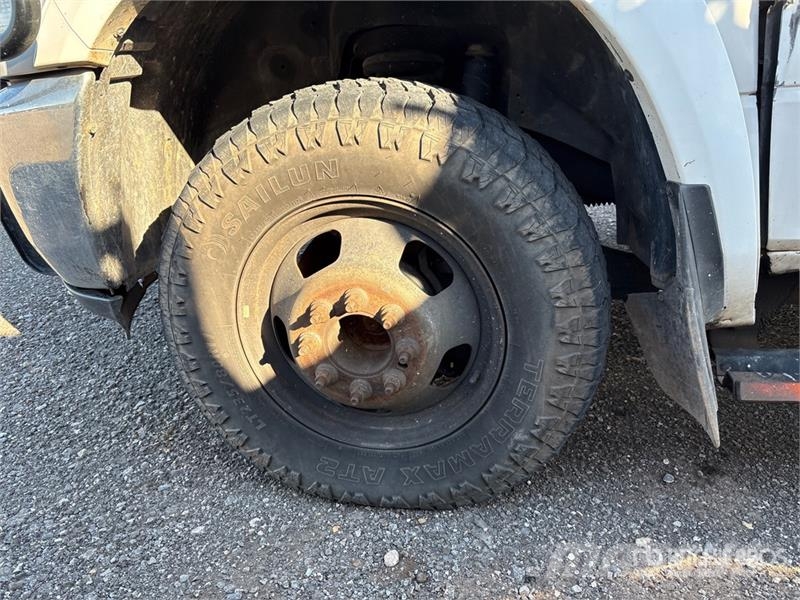 RAM 3500 Platformas/izkraušana no sāniem