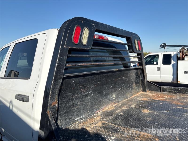 RAM 3500 Platformas/izkraušana no sāniem