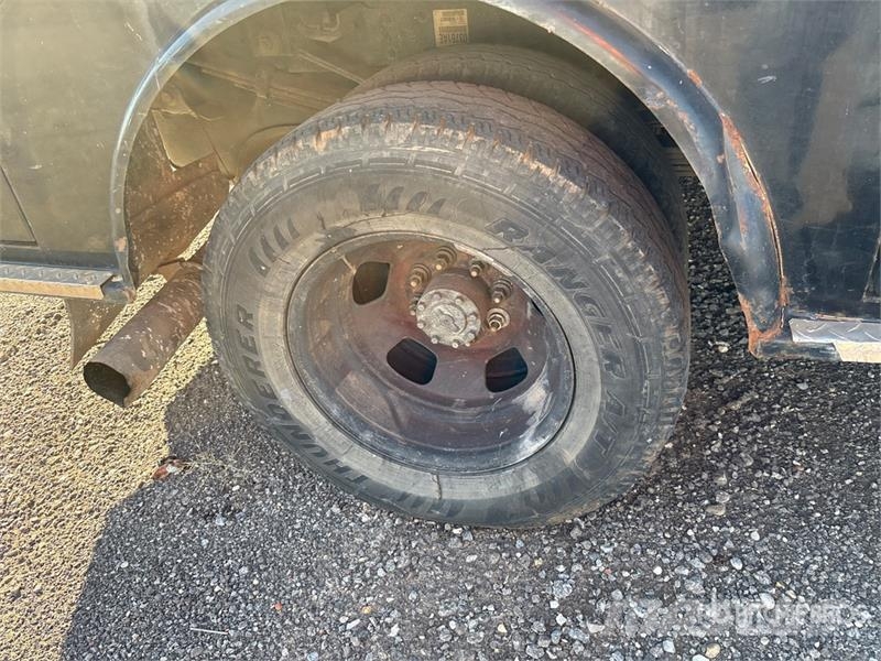 RAM 3500 Platformas/izkraušana no sāniem