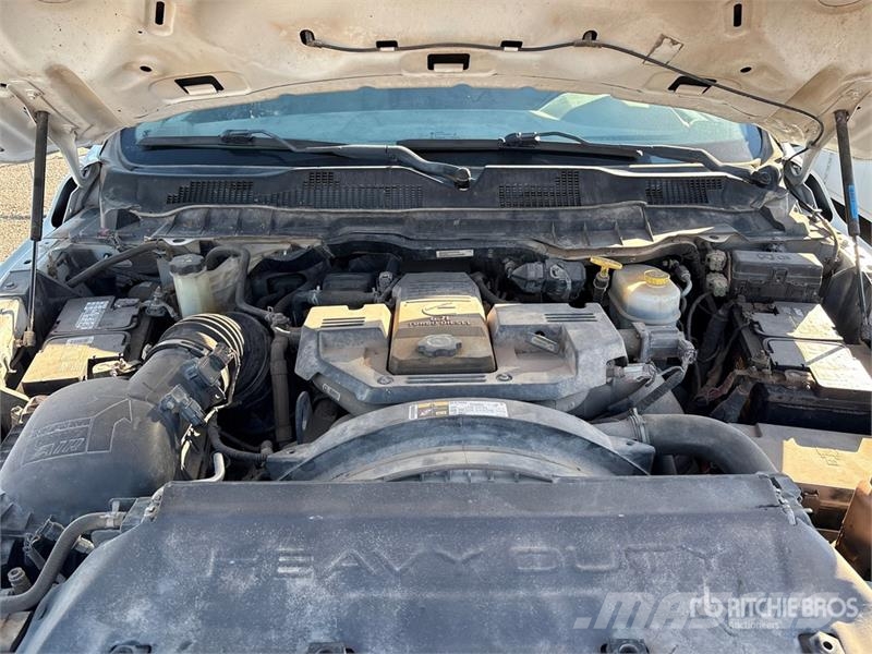 RAM 3500 Platformas/izkraušana no sāniem
