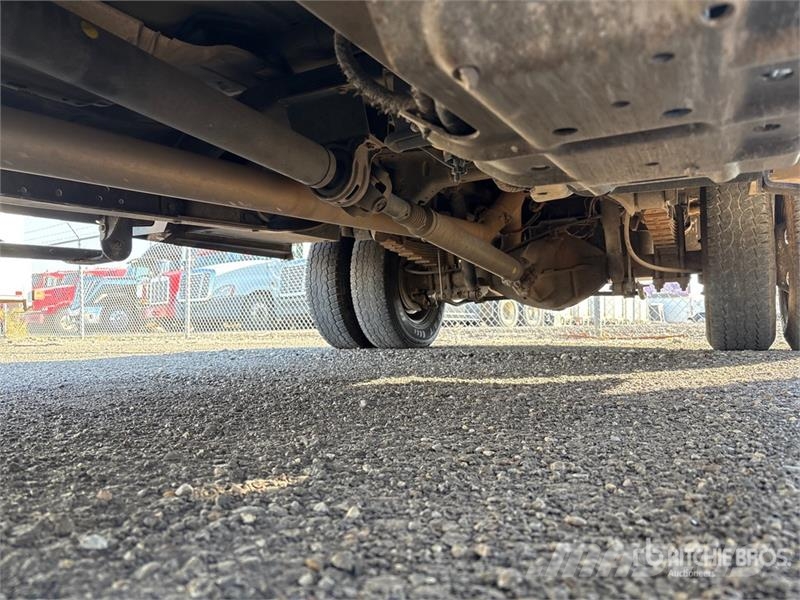 RAM 3500 Platformas/izkraušana no sāniem