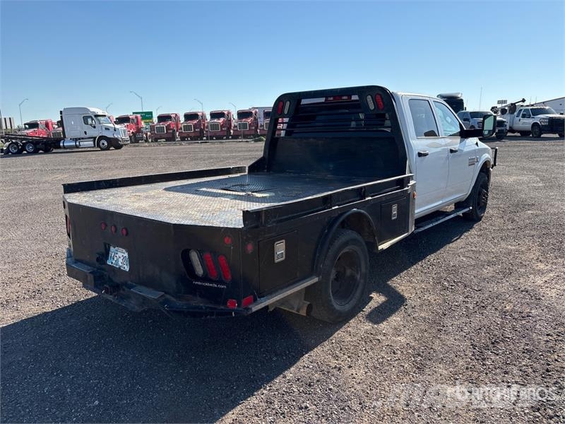 RAM 3500 Platformas/izkraušana no sāniem