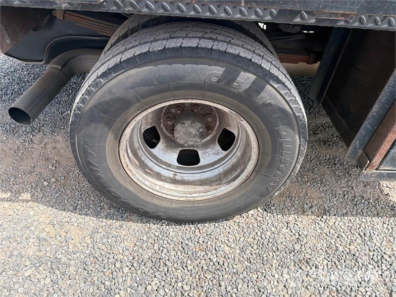 RAM 3500 4x2 Crew Cab Flatbed Truck Camion con sponde ribaltabili