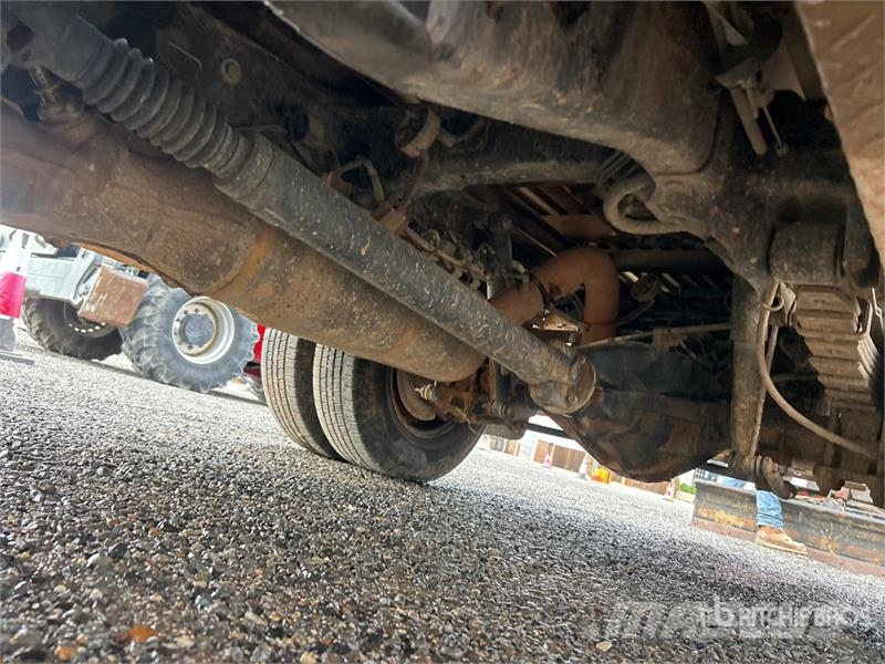 RAM 3500 4x2 Crew Cab Flatbed Truck Camiones de cama baja