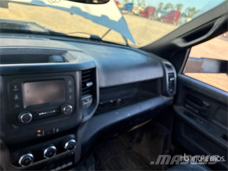 RAM 3500 4x2 Crew Cab Flatbed Truck Kamioni sa otvorenim sandukom