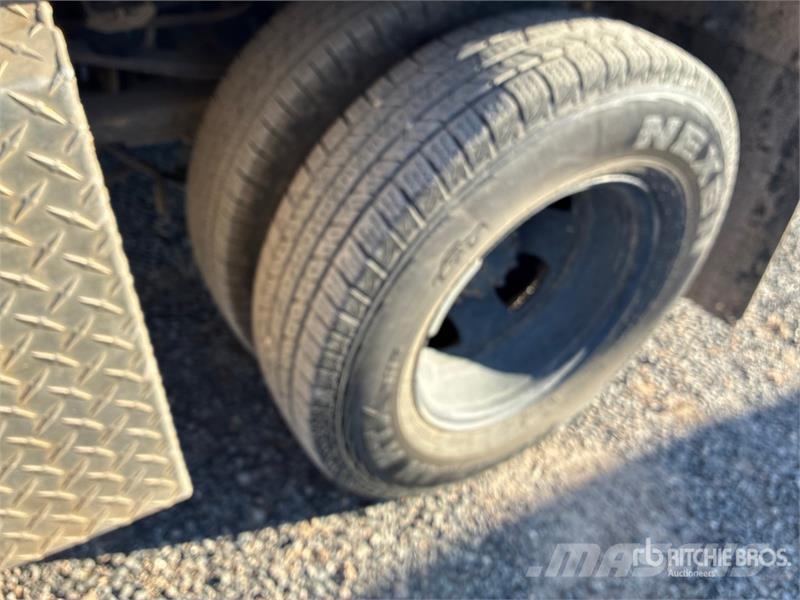 RAM 3500 4x2 Crew Cab Flatbed Truck Kamioni sa otvorenim sandukom