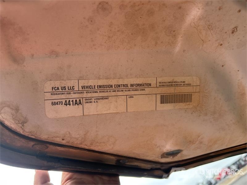 RAM 3500 4x2 Crew Cab Flatbed Truck Camiones de cama baja