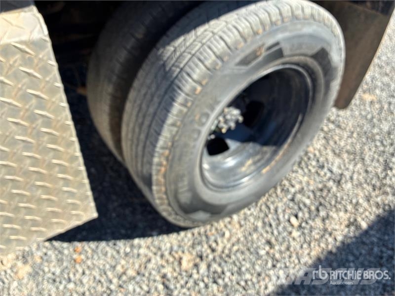 RAM 3500 4x2 Crew Cab Flatbed Truck Pritschenwagen/Pritschenwagen mit Seitenklappe
