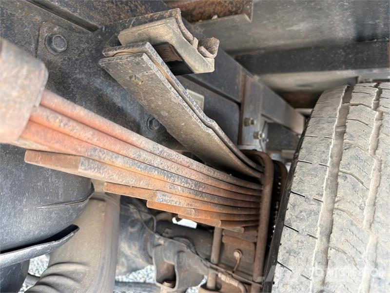 RAM 3500 4x2 Crew Cab Flatbed Truck Camion con sponde ribaltabili