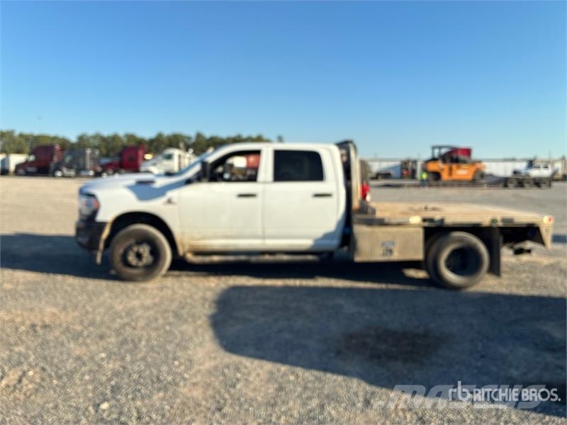 RAM 3500 4x2 Crew Cab Flatbed Truck Kamioni sa otvorenim sandukom