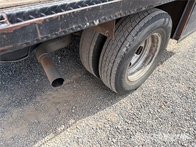 RAM 3500 4x2 Crew Cab Flatbed Truck Camion con sponde ribaltabili