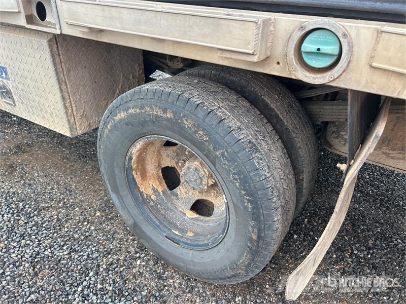 RAM 3500 4x2 Crew Cab Flatbed Truck Camiones de cama baja