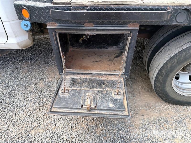 RAM 3500 4x2 Crew Cab Flatbed Truck Camion con sponde ribaltabili